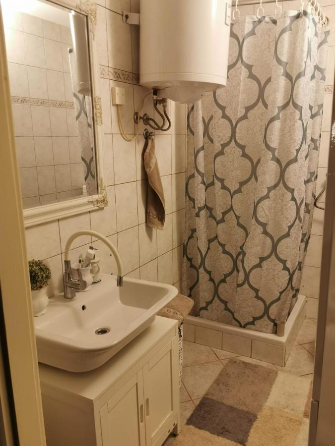 Apartment With Garden ヴェラ・ルカ エクステリア 写真