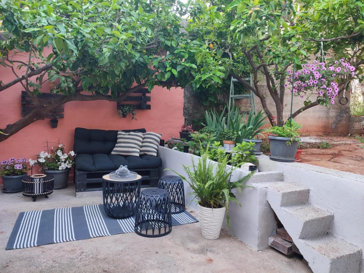 Apartment With Garden ヴェラ・ルカ エクステリア 写真
